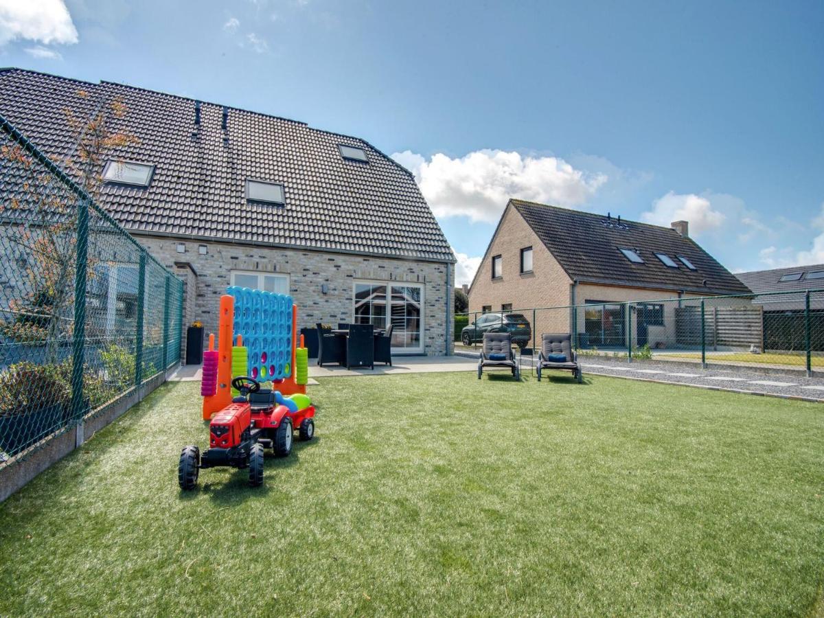 Modern Holiday Home In De Haan With Garden Eksteriør bilde